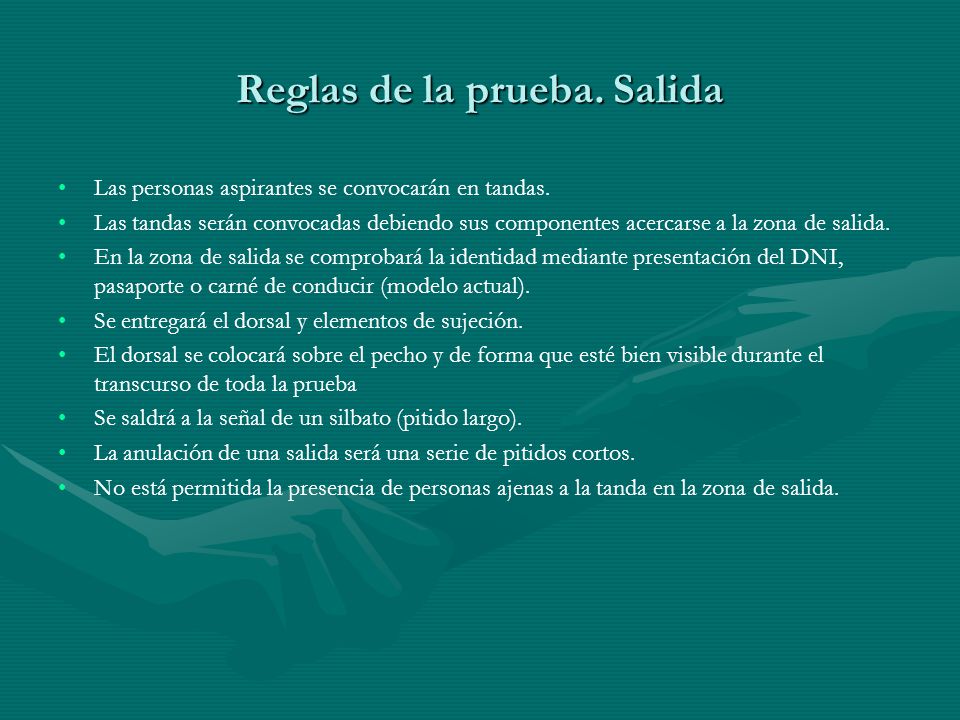 La gasolina para la segadora como aguar